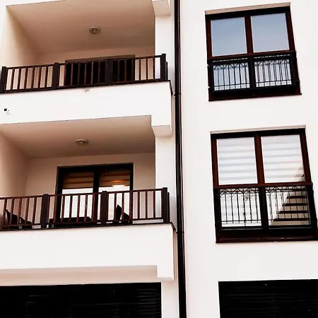 Mountain & Free Parking